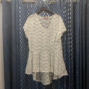 White lace shirt that’s a hi-low shirt that could be worn in multiple styles